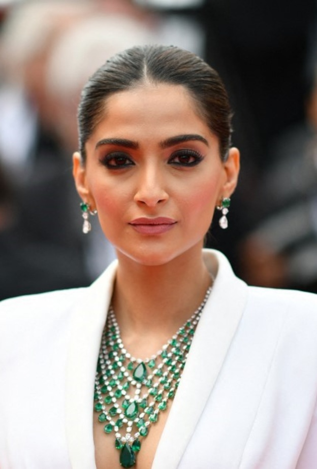 أبرز الإطلالات الجمالية لـ سونام كابور بعد إعلان حملها بطفلها الأول