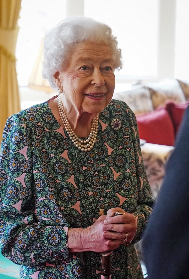 العائلة المالكة البريطانية تبحث عن طيار هليكوبتر لشغل وظيفة شاغرة