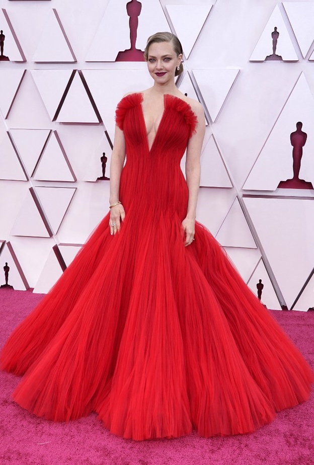 صور أجمل إطلالات النجمات العالميات في حفل جوائز الأوسكار عبر السنوات