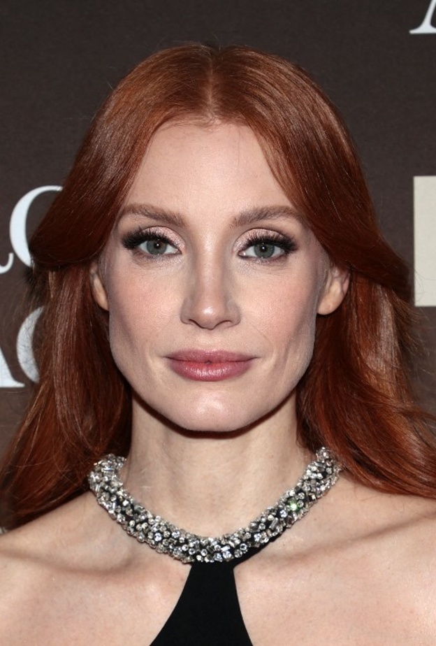 أسرار إطلالات جيسيكا شاستاين الجمالية بمناسبة عيد ميلادها الـ 45