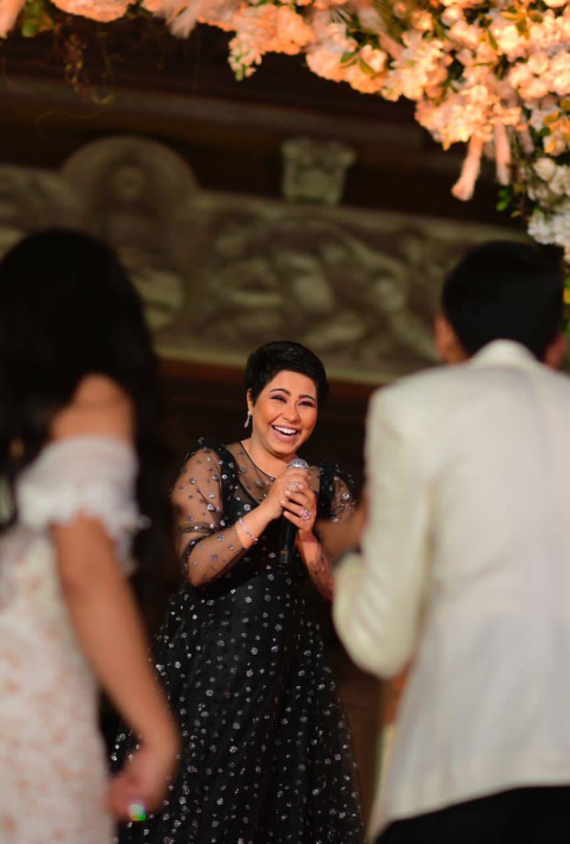 الفنانة شيرين عبد الوهاب في حفل زفاف