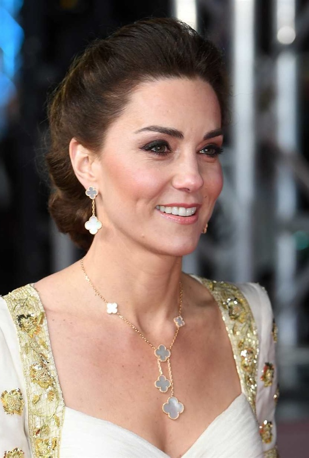 أبرز إطلالات جمالية للنجمات العالميات بقيت محفورة في ذاكرتنا في حفل جوائز  Bafta   