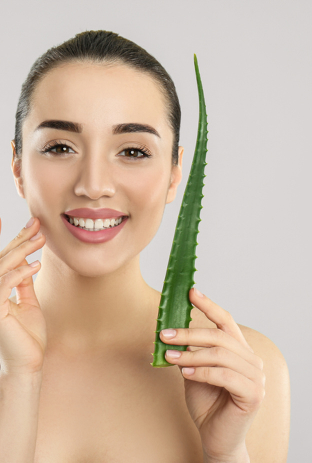 ماسكات طبيعية من الألوفيرا لبشرة مشرقة في يوم الأم 2022