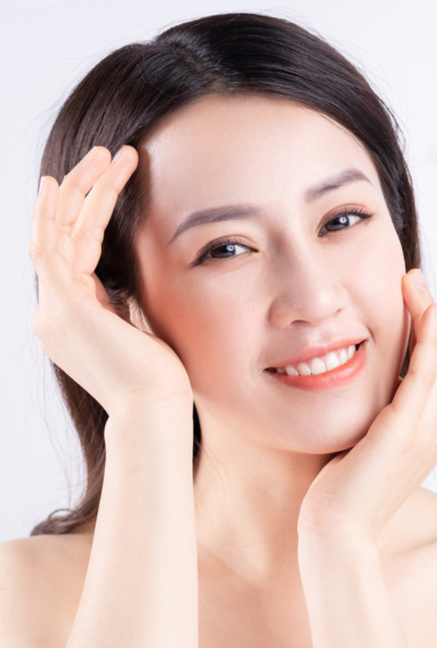 أقوى الأعشاب للعناية بالبشرة وكيفية استخدامها