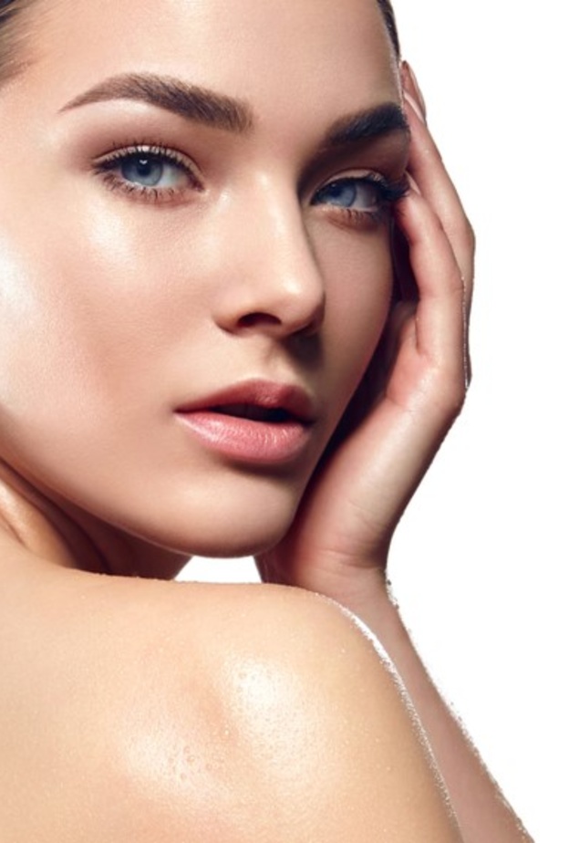 كيفية استخدام الكركم للحصول على بشرة مشرقة وأهم فوائده