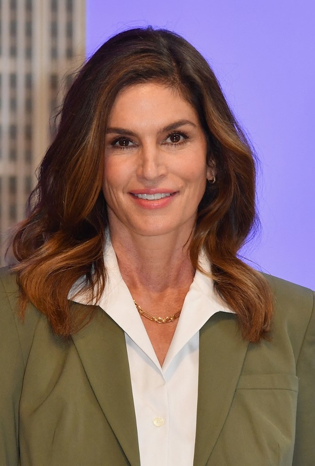 مكياج راقي وناعم بأسلوب سيندي كروفرد