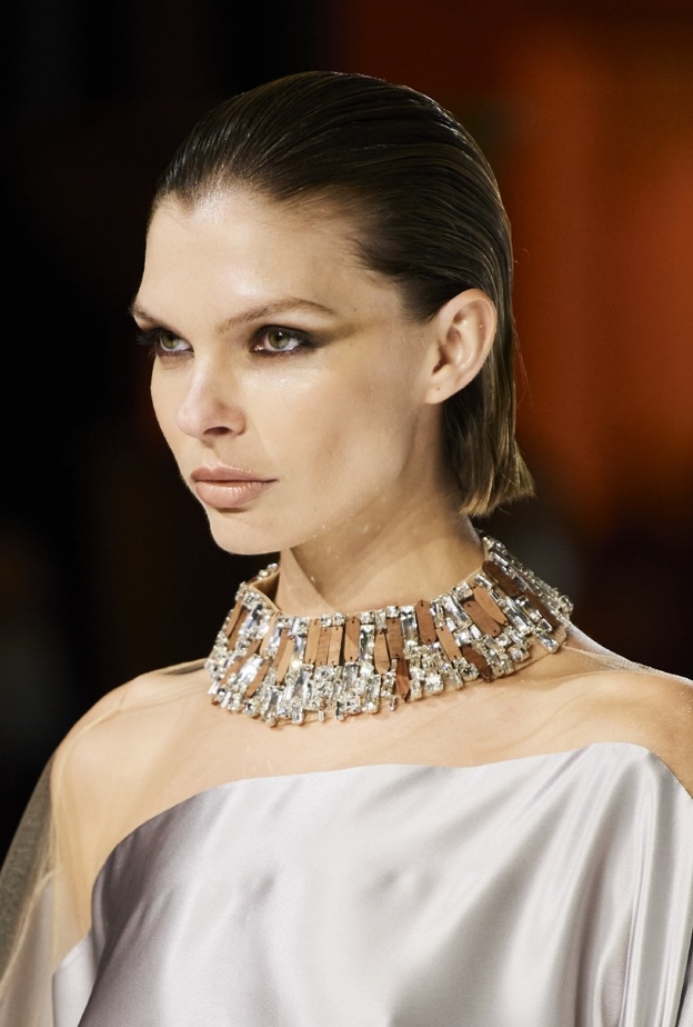  مكياج مميز  يناسب يوم المرأة العالمي من دار Stephane Rolland