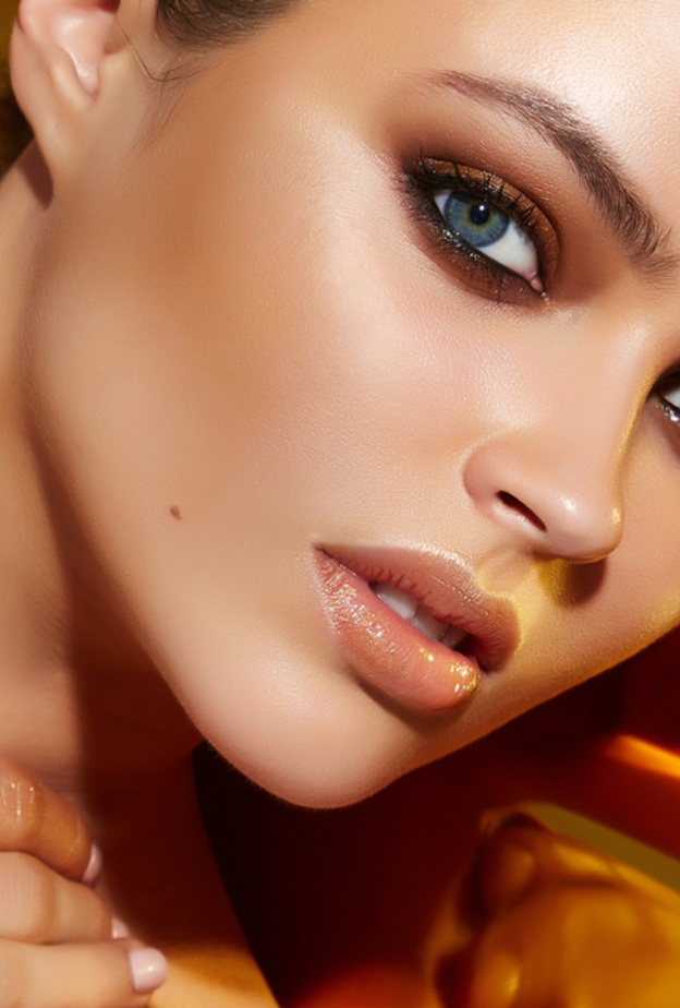 طريقة عمل مكياج ناعم للصبايا بألوان حيادية لربيع 2022