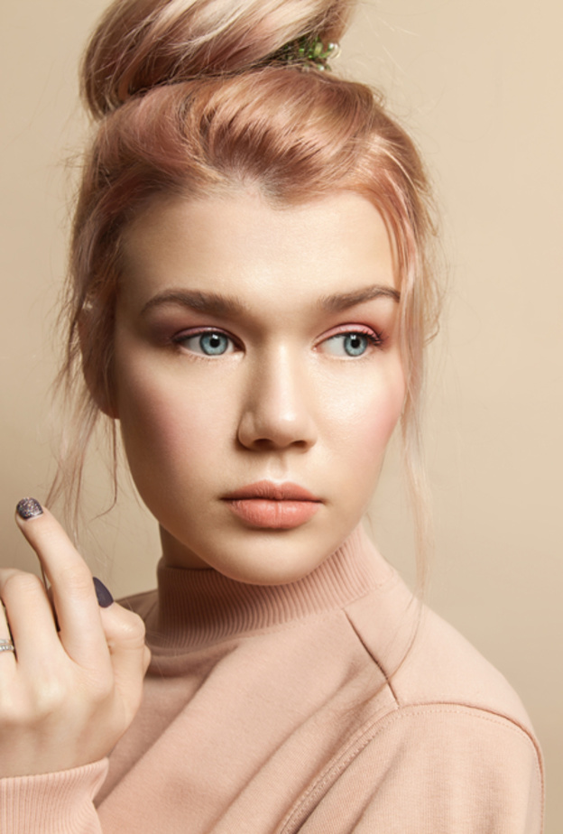 مكياج يومي ناعم بألوان الباستيل يلائم فصل الربيع 2022