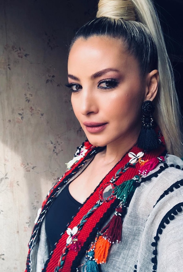 نصائح جيهان بن جازية للشعر  - الصورة من حسابها على انستغرام