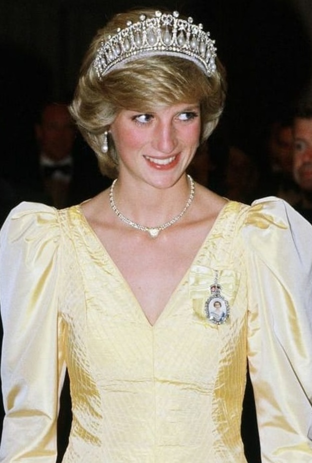 موديلات مجوهرات ملكية على شكل قلب