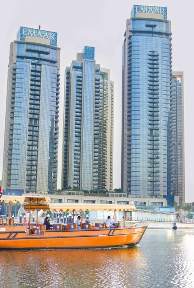 رحلة بحرية سياحية جديدة في دبي بين المارينا والبلووترز - وام 