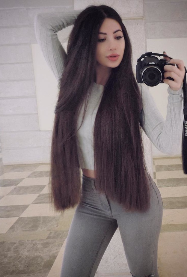 صور شقيقة ميريام فارس تلفت الأنظار بجمالها وشعرها الطويل