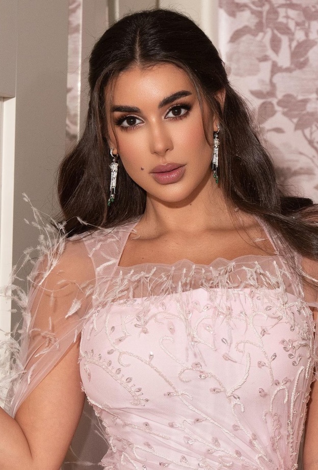 من الأكثر شبهاً بـ ياسمين صبري والدتها ام شقيقتها