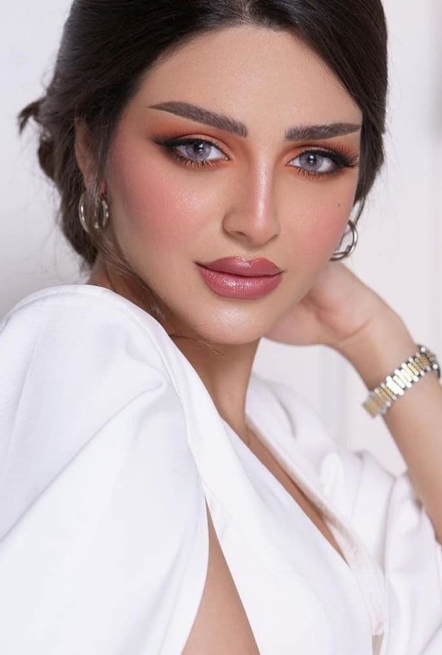 رهف القحطاني في أول ظهور لها بعد عملية تجميل أنفها وإزالتها لفيلر الشفاه 