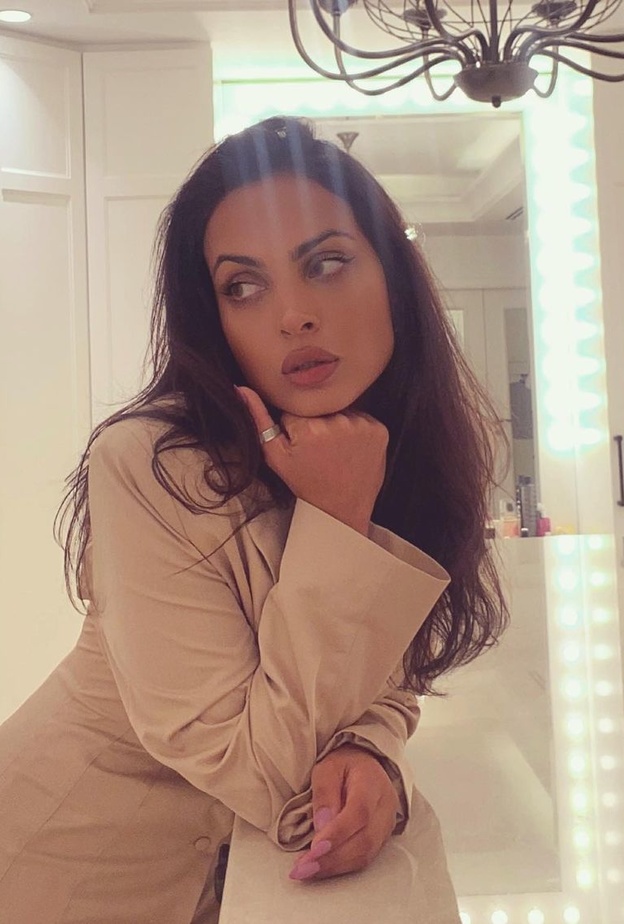  مارتا حامد طليقة فائق حسن تقص شعرها وتعتمد هذا اللوك