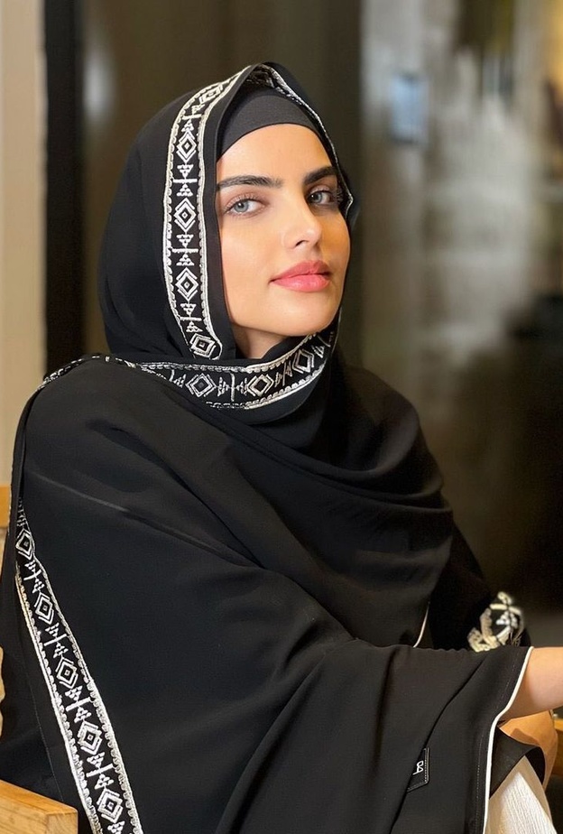 سارة الودعاني بأحدث اطلالاتها الجمالية بعد عمليات التجميل