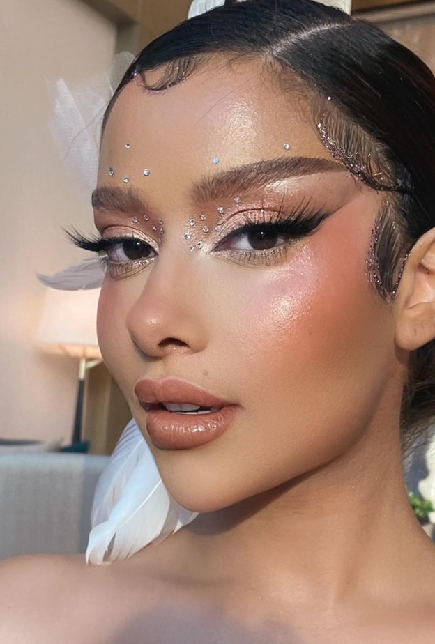 بلقيس فتحي تعتمد نيو لوك مكياج وشعر غير مألوف بأحدث إطلالة لها