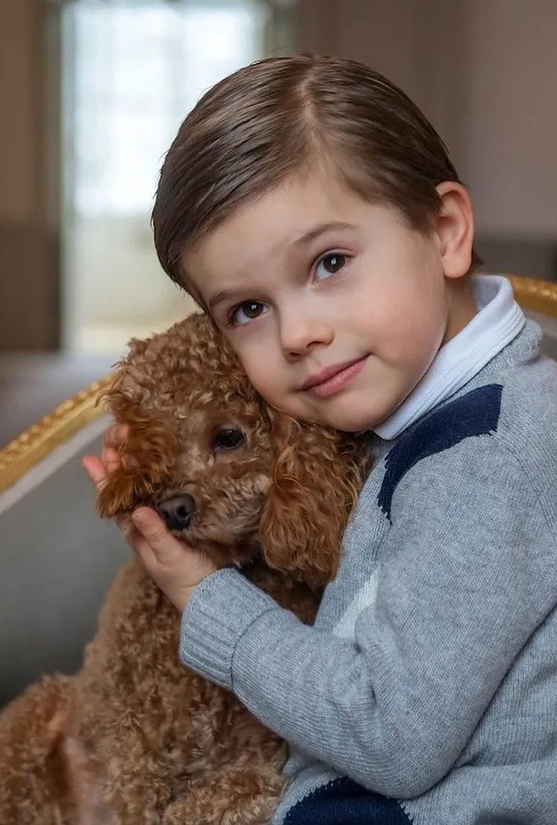  الصور الرسمية الجديدة للأمير أوسكار بمناسبة عيد ميلاده 6