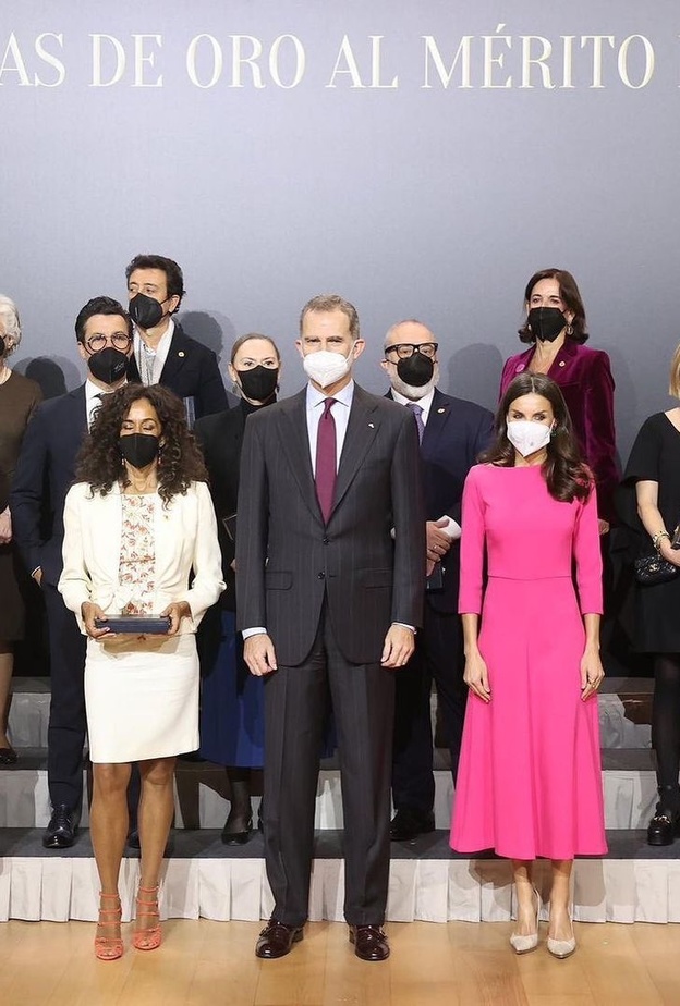ملك وملكة إسبانيا يسلمان الميداليات الذهبية للفنون الجميلة