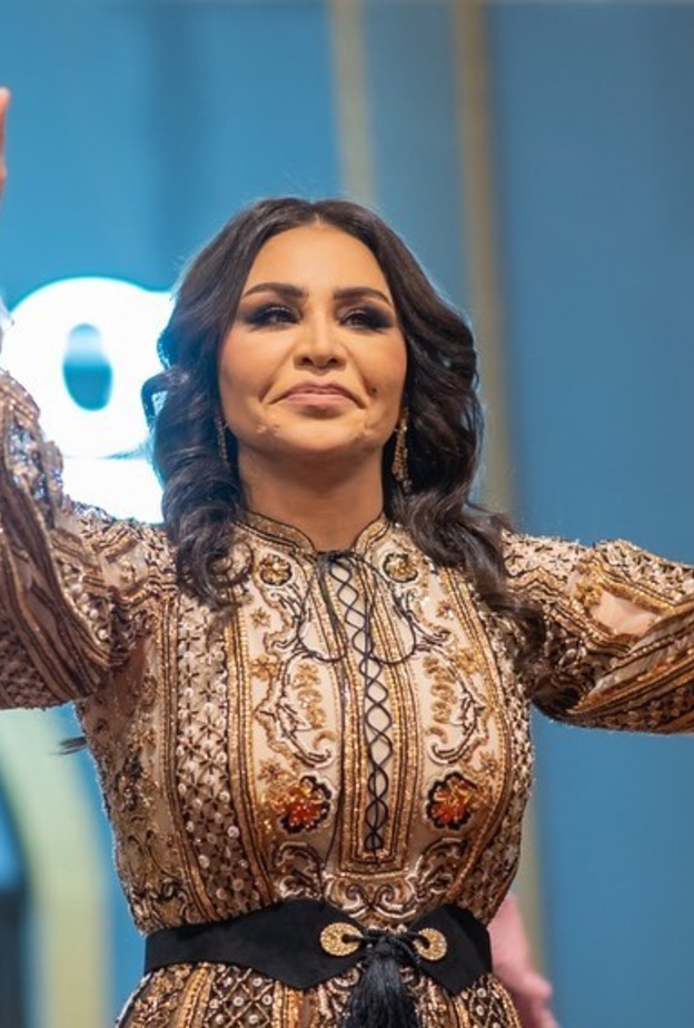 إطلالة أحلام بمعرض العطور