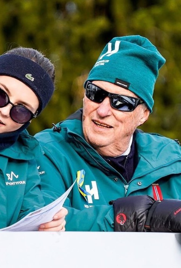 الملك هارالد يقوم بأول ظهور علني له خارج القصر الملكي منذ أشهر