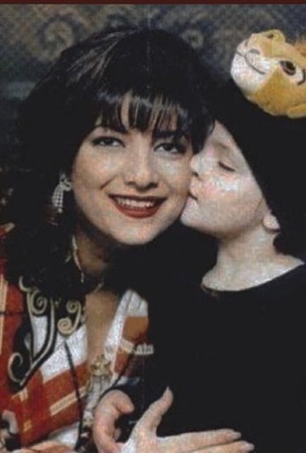 لقطات نادرة لـ أصالة نصري مع ابنتها شام 