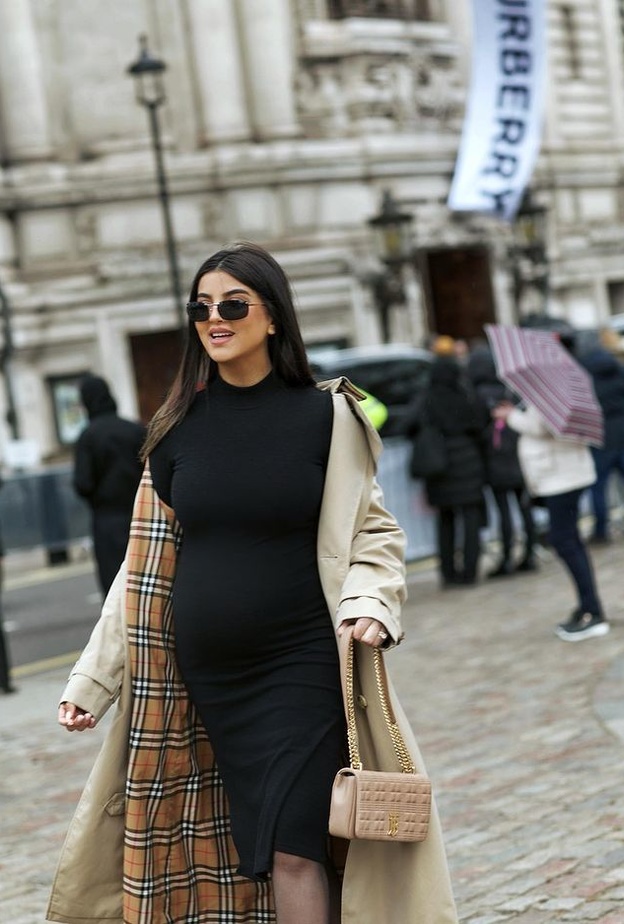 تنسيق إطلالات للمرأة الحامل بأسلوب علا فرحات المميّز