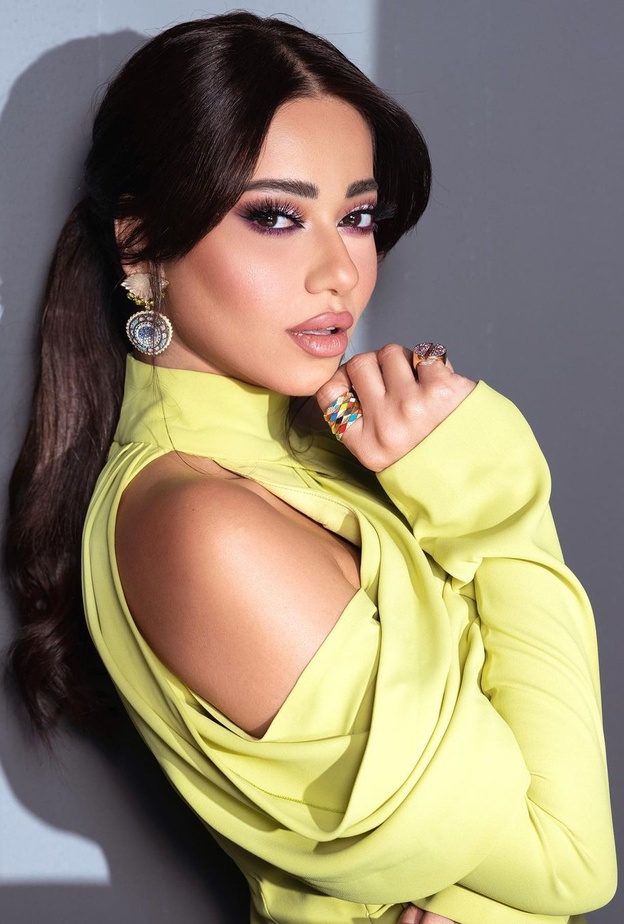 إطلالات جمالية لافتة لموسم ربيع 2022 مستوحاة من النجمات العرب