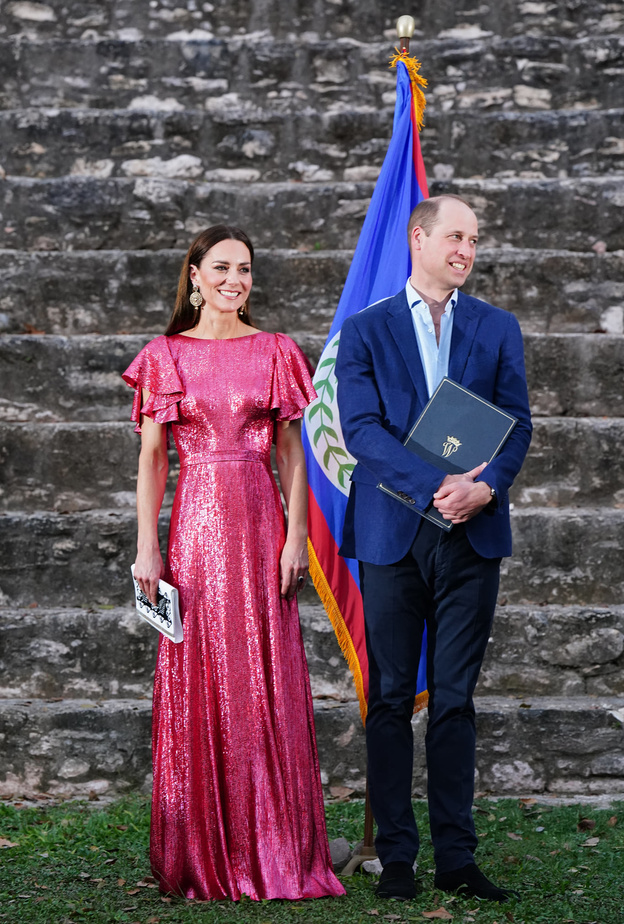 من اللوك الكاجول إلى فستان السهرة إطلالات كيت ميدلتون تخطف الأنظار 