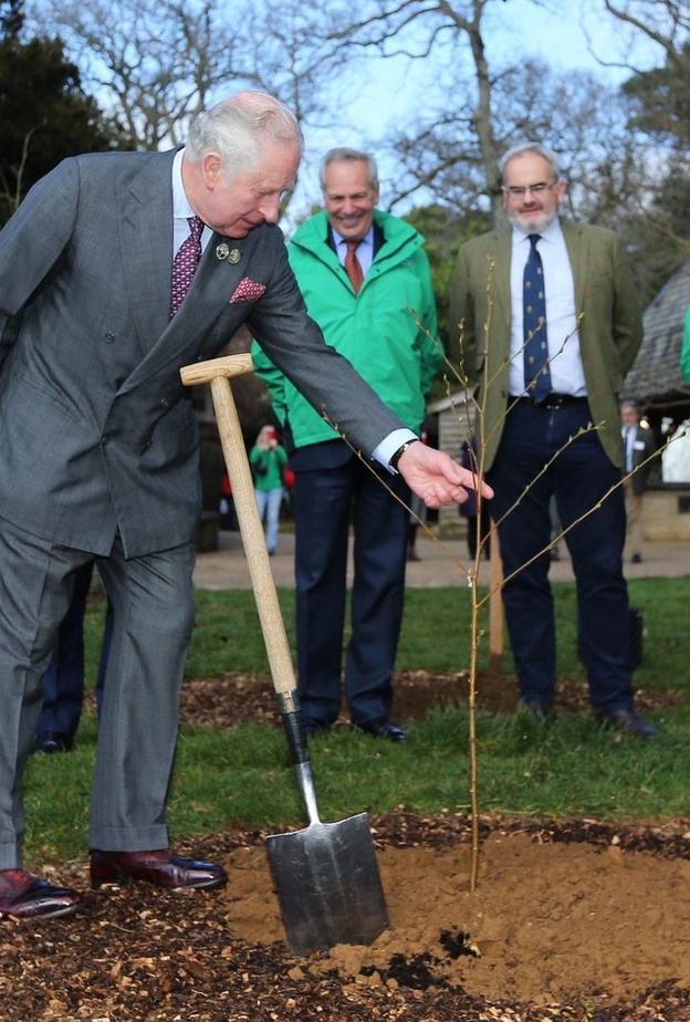 دخل الأمير تشارلز وكاميلا باركر التاريخ بزيارتهما لأيرلندا الشمالية