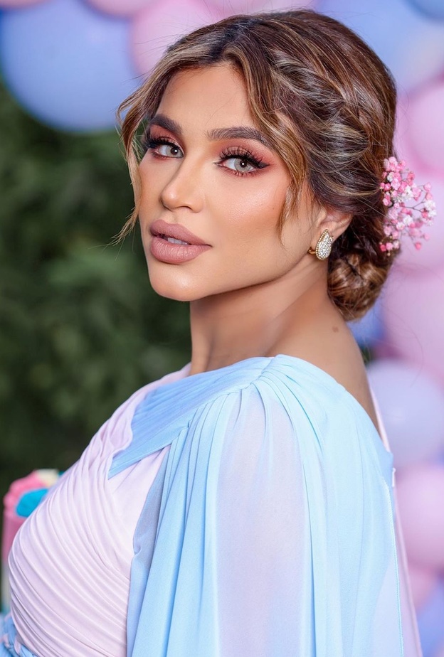 إطلالات جمالية جذابة للمرأة الحامل من وحي نهى نبيل