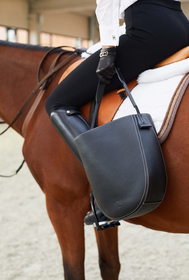 حقيبة FUSTAمن Carolina Herrera