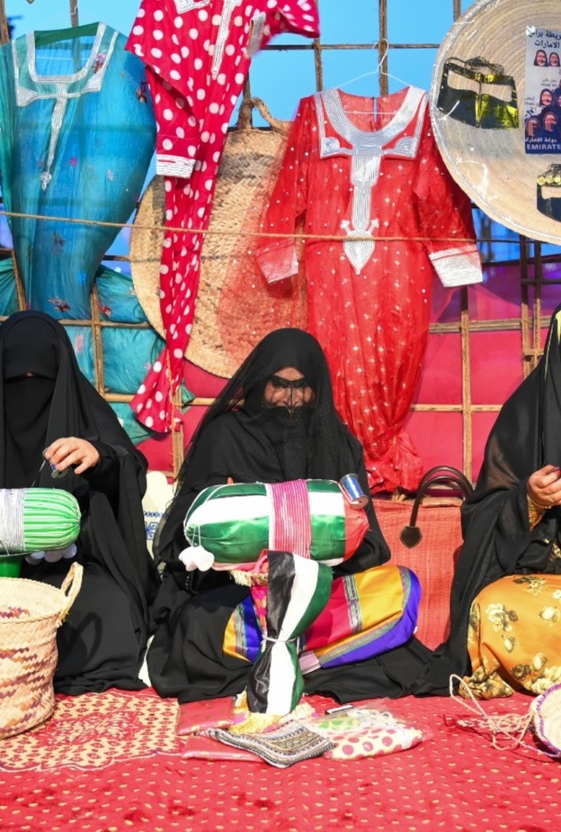 أجواء تراثية ساحرة وفعاليات متنوعة في مهرجان التراث البحري بأبوظبي