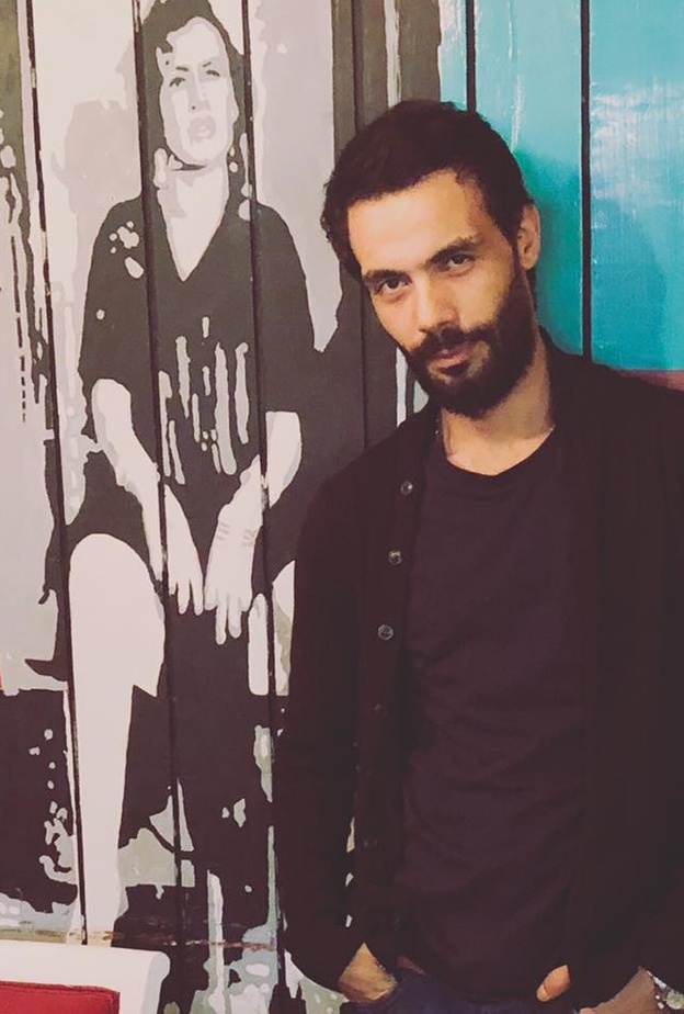 الفنان شريف إدريس