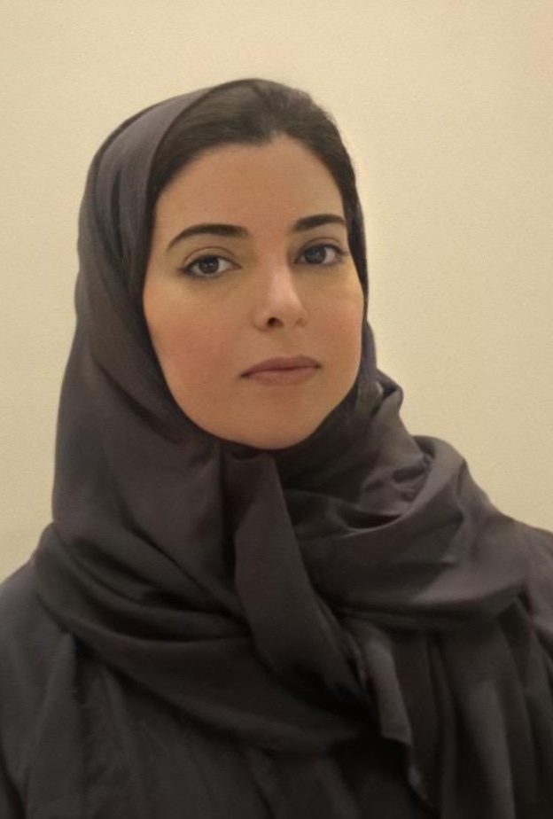 دكتورة هبة الدوسري الصورة من حساب كلية الصيدلة جامعة الملك عبدالعزيز 