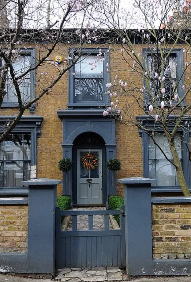 النجمة أوليفيا كولمان تشتري منزلا جديدا في مقاطعة نورفك