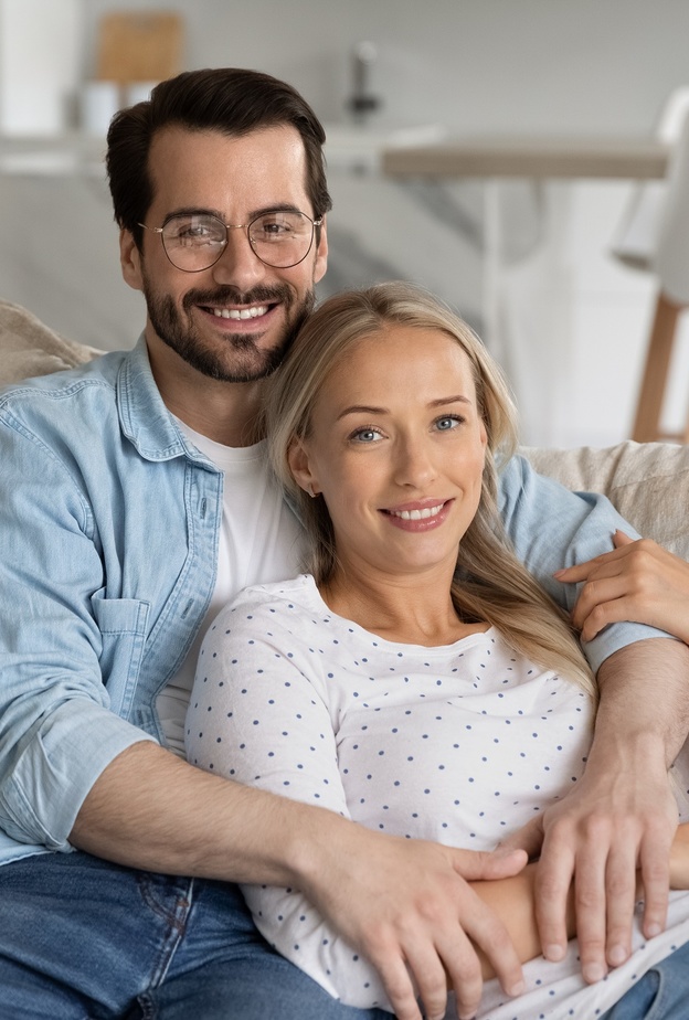 7 تصرفات لزوجك تخبرك بأنه ما زال يحبك