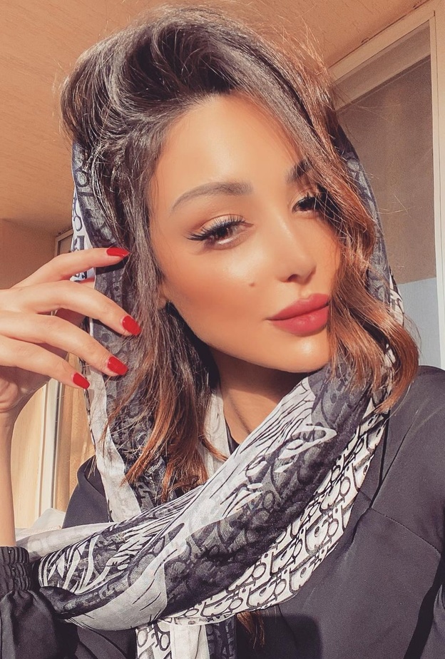 بسمة بوسيل تخضع لتقنية تجميل في حواجبها 