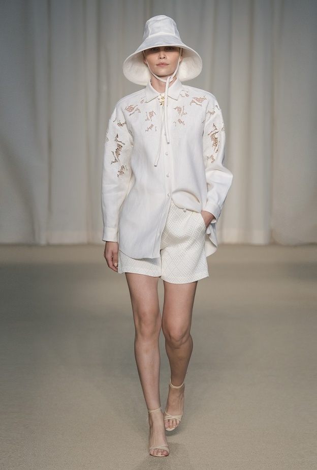 طرق تنسيق القميص الطويل بأسلوب مقفل من Adam Lippes