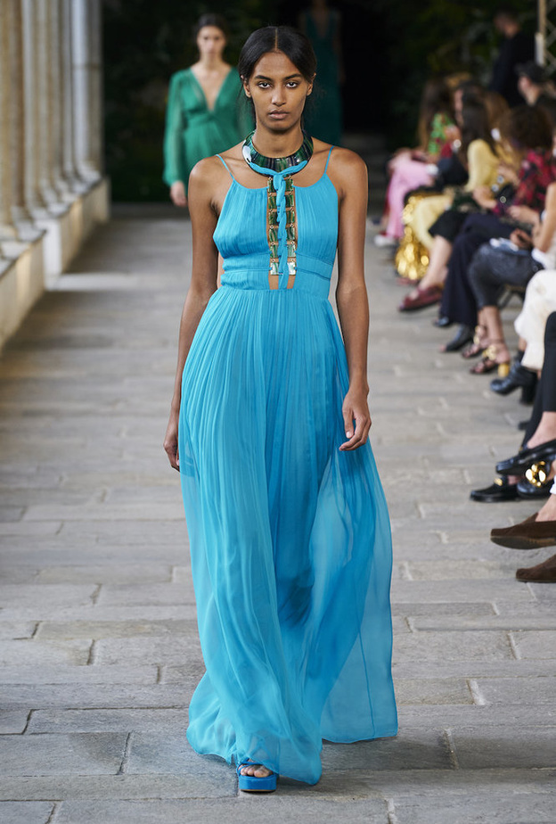  فستان أزرق بليسيه من Alberta Ferretti