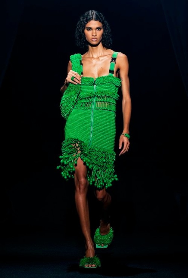 موديلات فساتين ملونة لصيف 2022 من AZ Factory