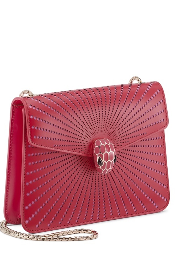 تصاميم حقائب يد 2022 باللّون الفوشي من Bulgari