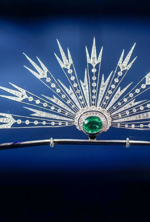 RADIANT SUN AIGRETTE