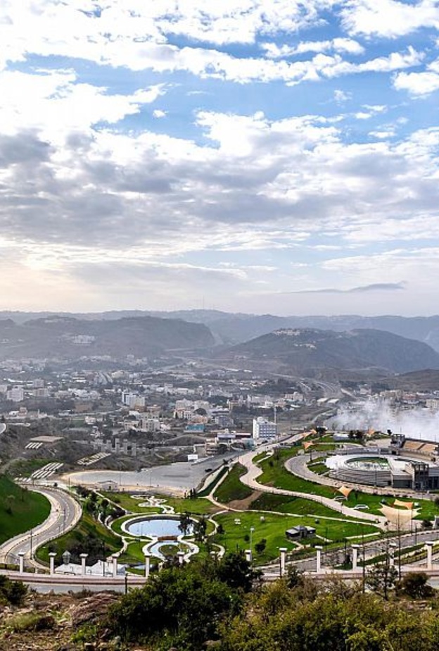 لقطات ساحرة للأمطار والضباب من أرض الطبيعة الخلابة "الباحة"