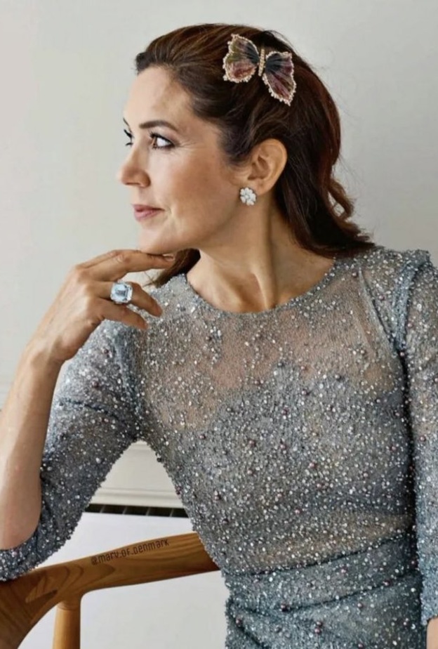 مجوهرات ملكية المرصعة بسحر الأكوامارين