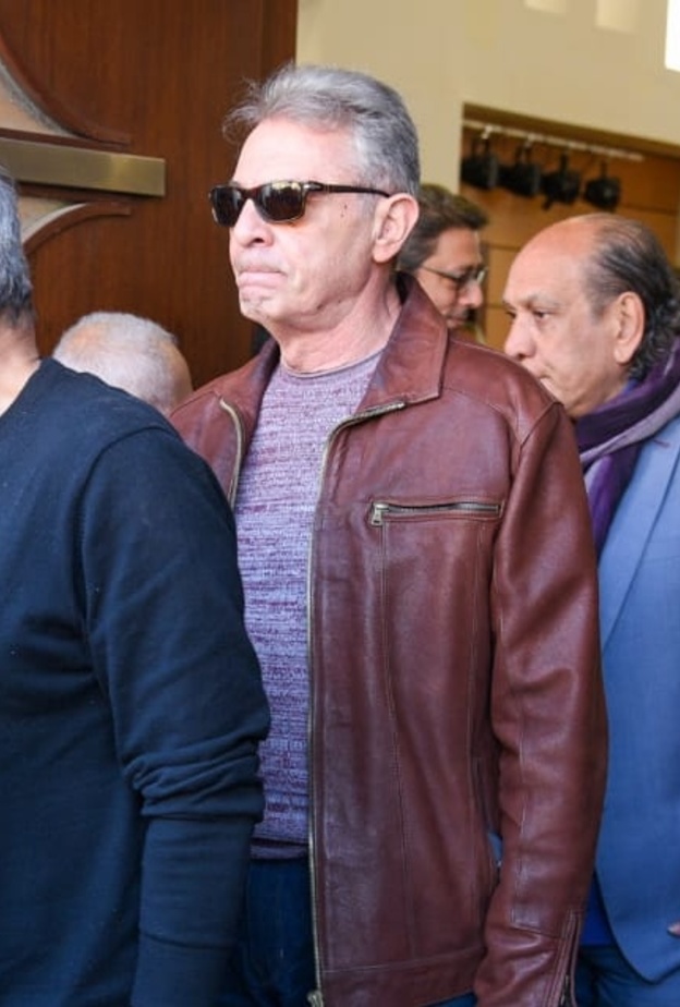 محمود حميدة في جنازة عهدي صادق