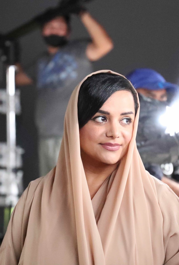  نايلة الخاجة أول مخرجة ومنتجة إماراتية لـ  "هي" : لا نزال في البدايات وفرص المخرجات الإماراتيات كبيرة 