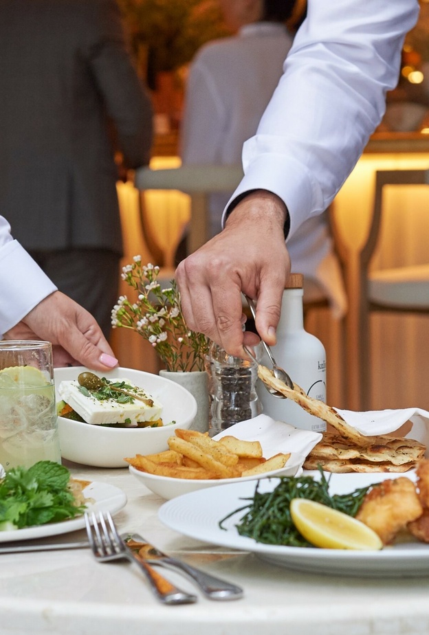 مطعم أفلي من تاشاس يطلق عرض غداء العمل المميز