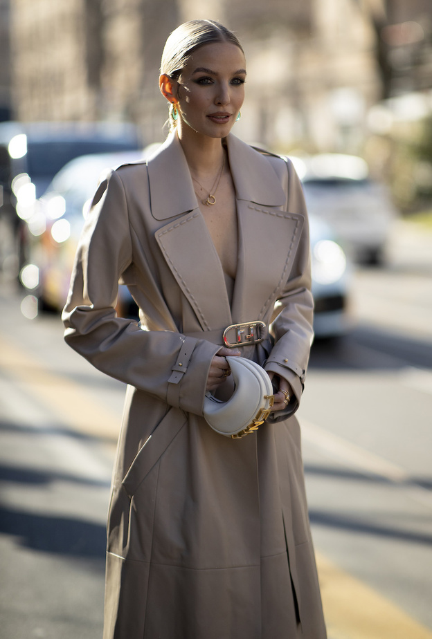 اكسسوارات أنيقة بدرجات النيود للصبايا لاطلالة أكثر أناقة 